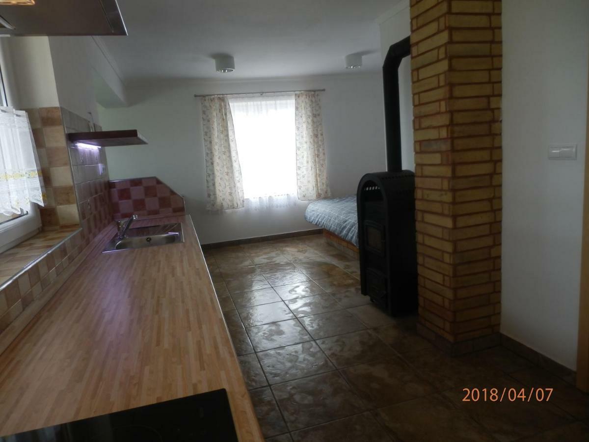 Flóra Vendégház Tass Extérieur photo